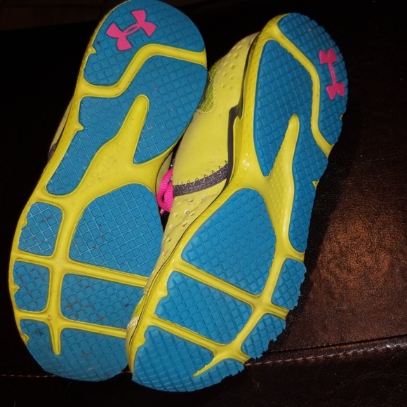 Under Armour running shoes - Picture 2 of 5
